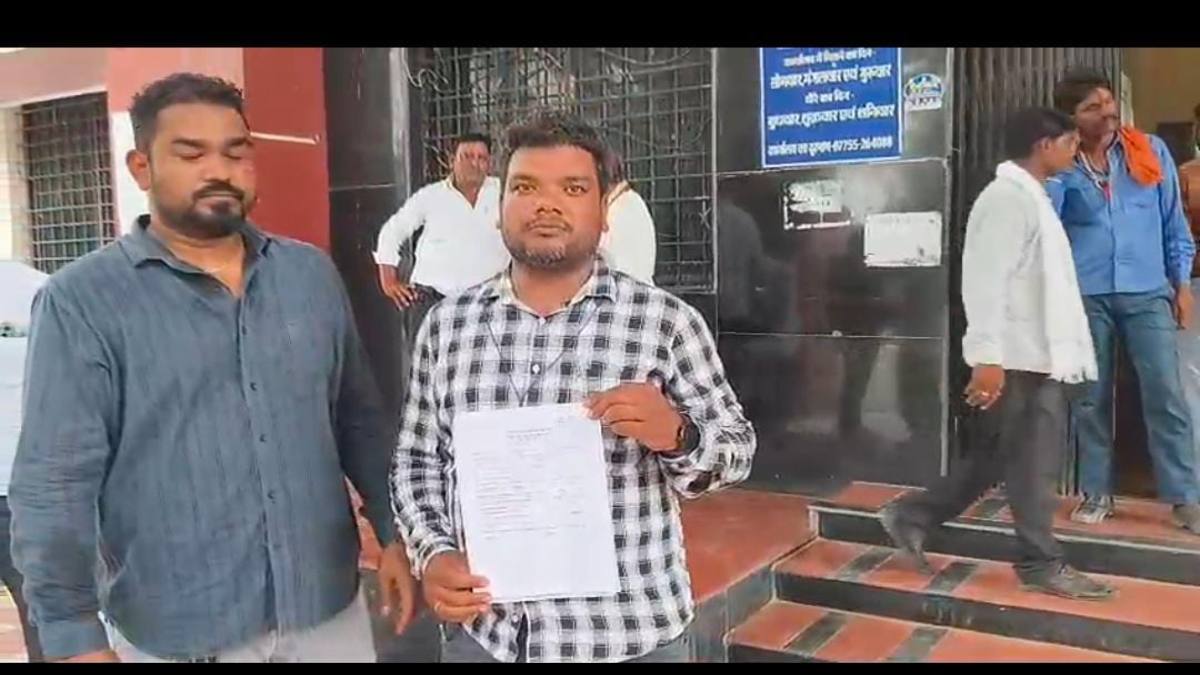 चार माह में एक ही घर में दूसरी बार चोरी : सो रही महिला के कान से सोने का आभूषण ले गया चोर, कांग्रेस ने की थाना प्रभारी को हटाने की मांग