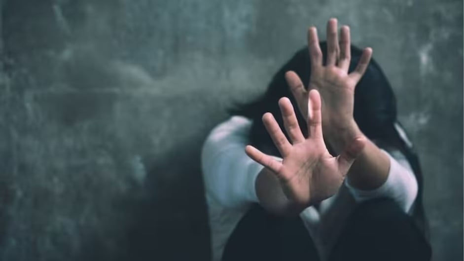 ओडिशा में युवती ने पिता पर लगाया यौन शोषण का आरोप, बोली- दूसरों के साथ भी संबंध का बनाता था दबाव