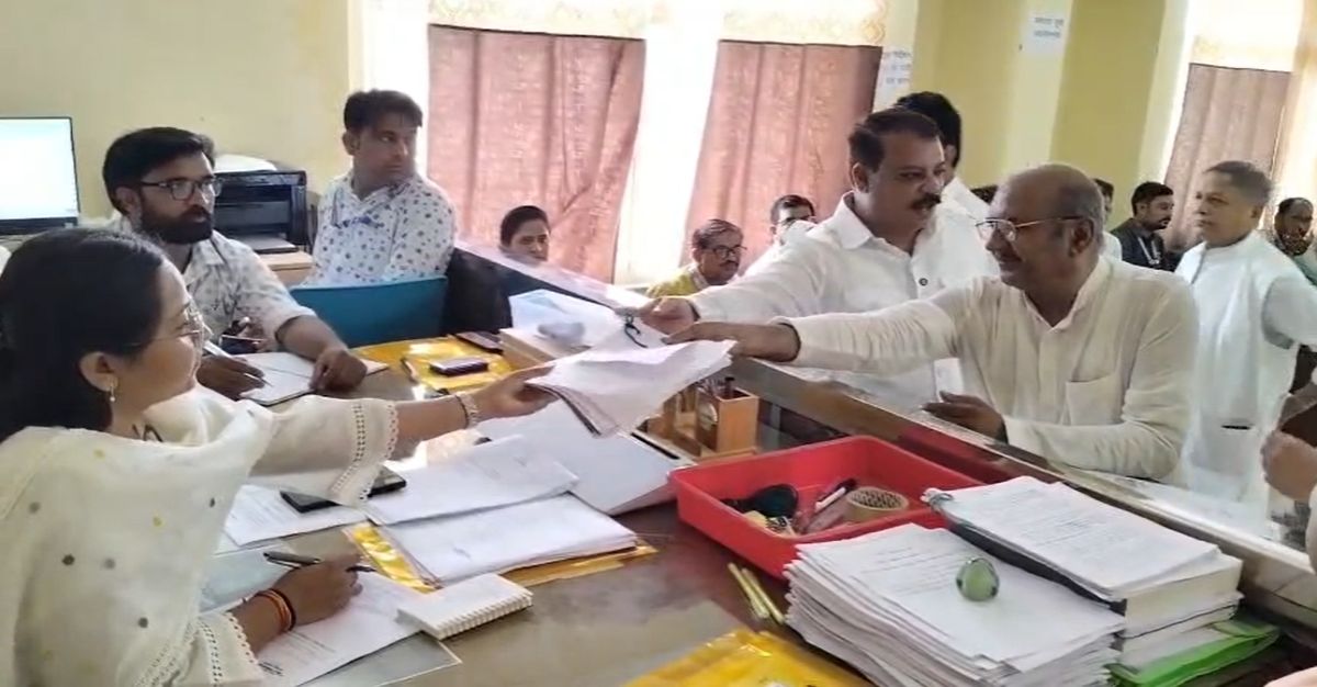 दतिया उपचुनाव: कांग्रेस प्रत्याशी घनश्याम सिंह ने दिग्गजों की मौजूदगी में दाखिल किया नामांकन, मीनाक्षी नटराजन प्रकरण’ से सबक ले उतारे 2 डमी उम्मीदवार