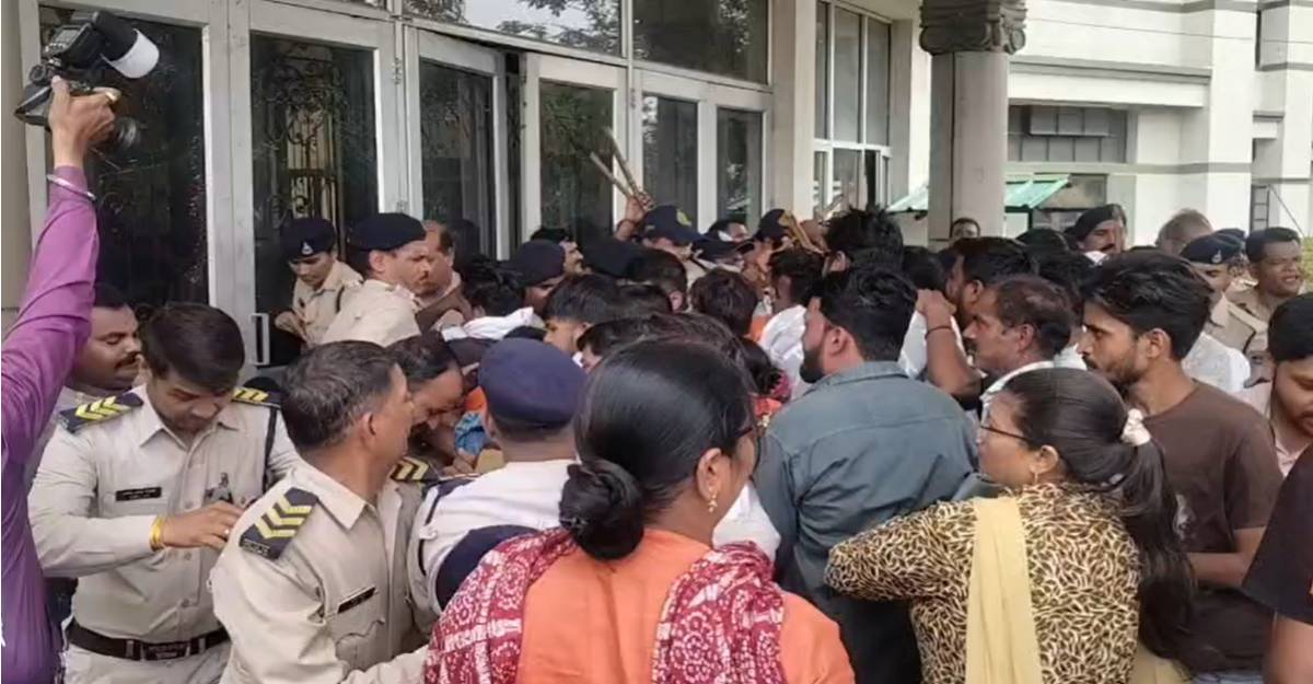 सेंट अलायसियस स्कूल में धर्म परिवर्तन के आरोपों पर भारी हंगामा: हिंदू संगठनों ने किया उग्र प्रदर्शन