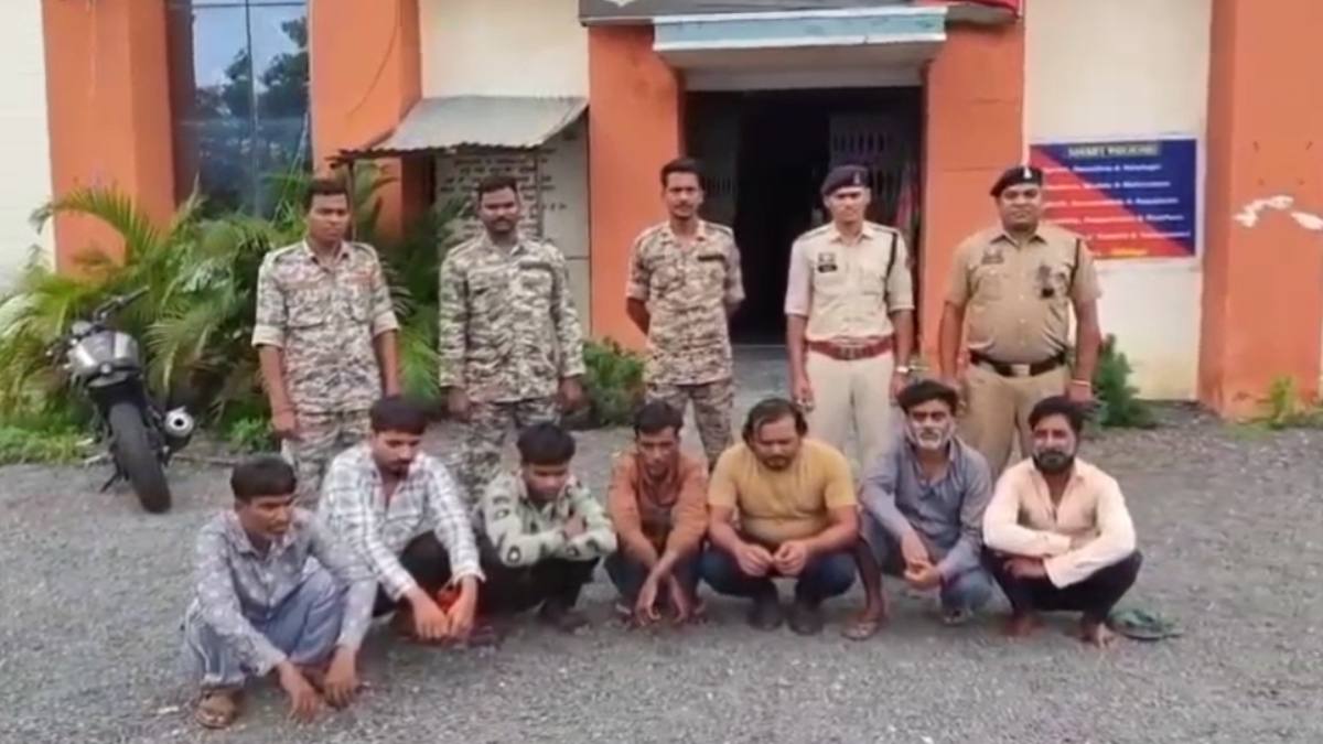 जुए के फड़ पर पुलिस का छापा, 12 जुआरी गिरफ्तार, 20.35 लाख की संपत्ति जब्त