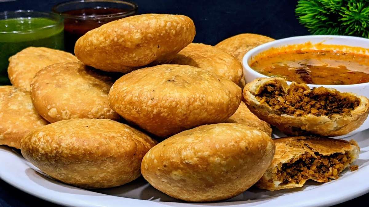 बची हुई उड़द की दाल से बनाएं हलवाई जैसी खस्ता कचौड़ी, नाश्ते में मिलेगा नया स्वाद