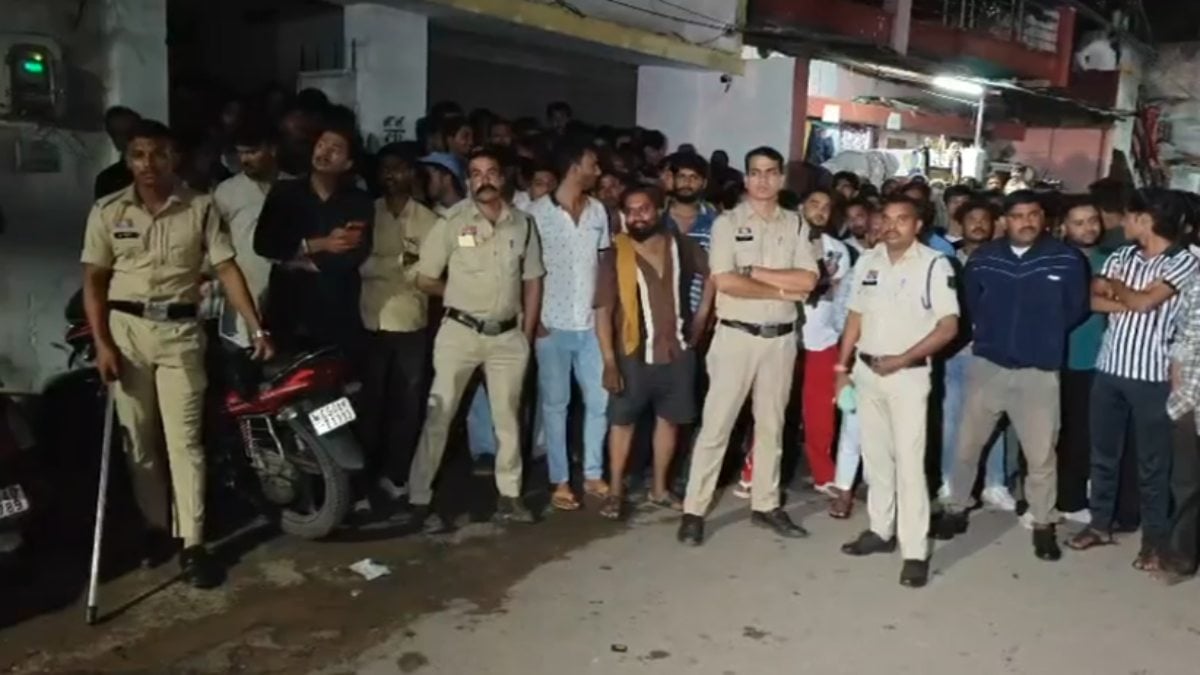 बड़ी खबर : राजधानी में सामूहिक आत्महत्या, एक ही परिवार के 4 लोगों ने जहर खाकर दी जान, इलाके में फैली सनसनी