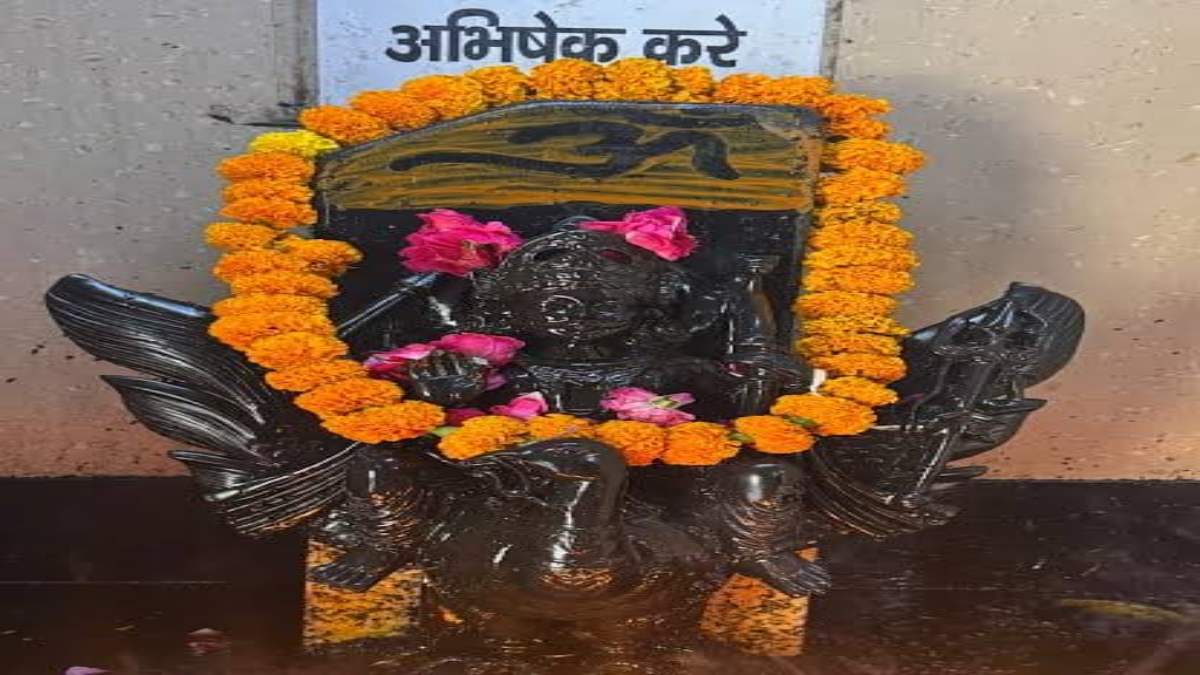 शनि देव को तेल चढ़ाते समय इस मंत्र का करे जाप, जानें तेल चढ़ाने का सही तरीका …