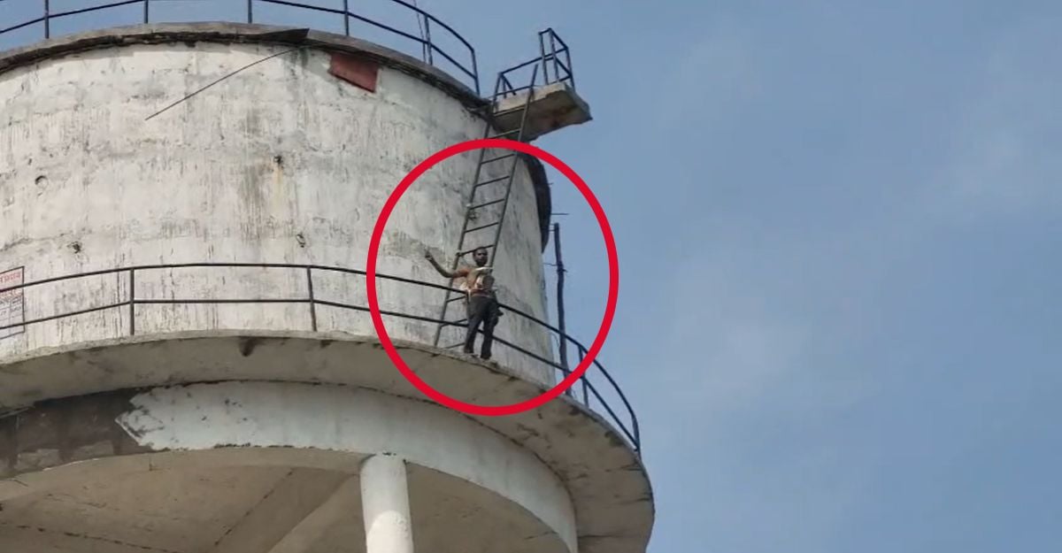 ‘साहब! मेरी बीवी मुझे छोड़कर चली गई’: पत्नी के वियोग में पानी की टंकी पर चढ़ा युवक, भारी हंगामा