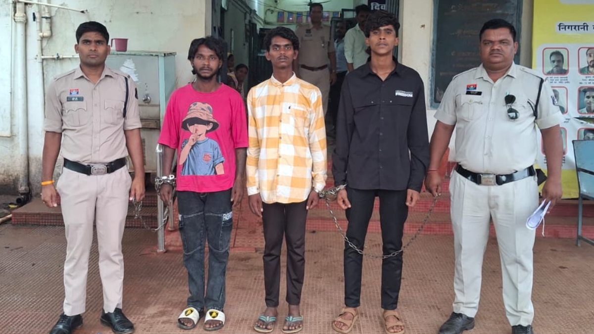 दो लूट की वारदातों का पर्दाफाश: 24 घंटे के भीतर पुलिस ने 3 शातिर लुटेरों को दबोचा, चाकू, मोबाइल, नगदी और मोटरसाइकिल जब्त
