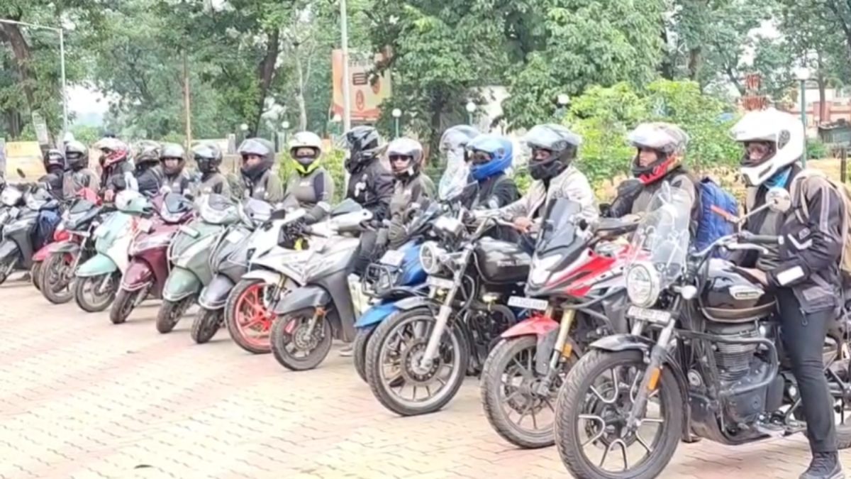 मोटो क्वींस का काफिला पहुंचा गरियाबंद, पर्यटन स्थलों का भ्रमण करेंगी 30 महिला बाइक राइडर्स, ट्रिपल-S का देंगी संदेश