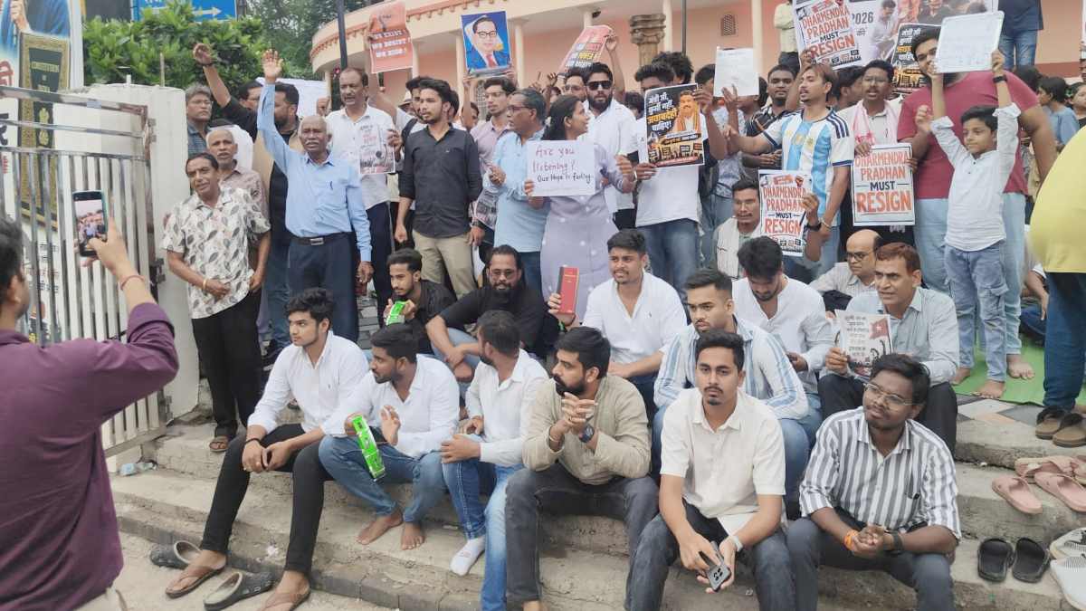 रायपुर में छात्र आंदोलन को ट्रेड यूनियनों और नागरिक संगठनों का समर्थन, राष्ट्रपति के नाम जिला प्रशासन को सौंपा ज्ञापन