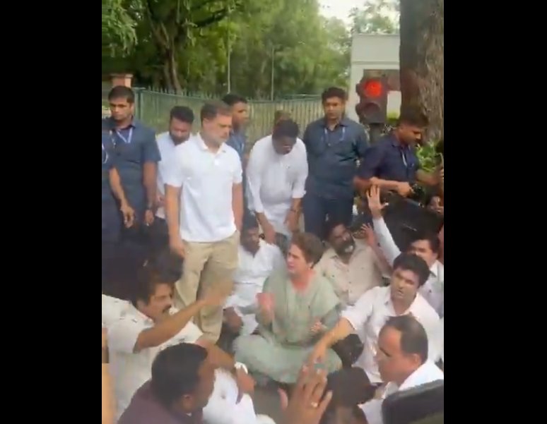 धर्मेन्द्र प्रधान इस्तीफा दो ! केंद्र सरकार के खिलाफ विपक्ष का हल्ला बोल, धरने पर बैठे राहुल और प्रियंका गांधी