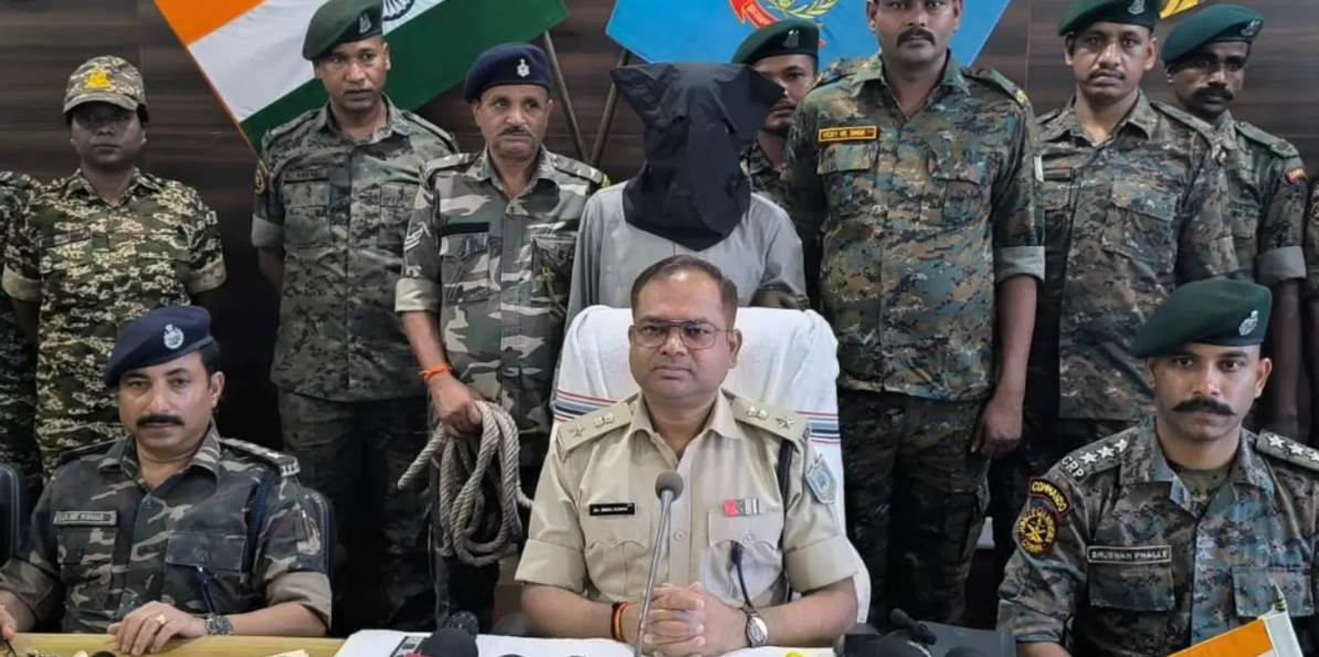झारखंड का 25 लाख का इनामी नक्सली अजय महतो गिरफ्तार, लेवी वसूली समेत 240 से अधिक कांड में लिप्त