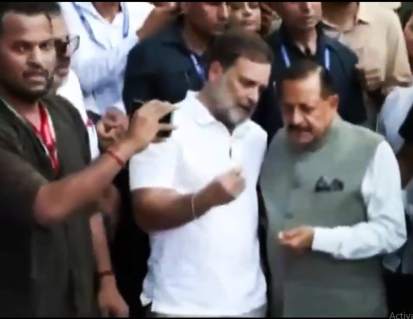 PM आवास के नजदीक कांग्रेस का प्रदर्शन, राहुल गांधी को मनाने पहुंचे केन्द्रीय मंत्री जितेंद्र सिंह