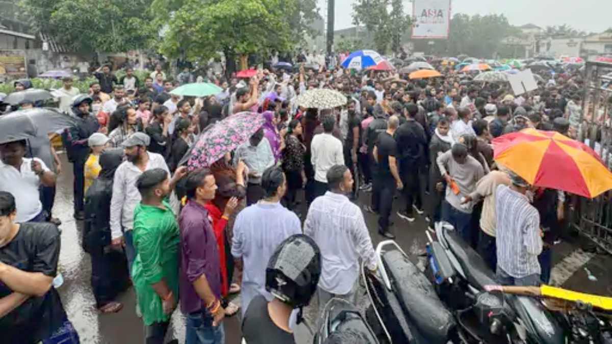 दिल्ली में छात्रों पर लाठीचार्ज का विरोध, कांग्रेसियों ने पीएम का जलाया पुतला, केंद्र सरकार के खिलाफ की नारेबाजी