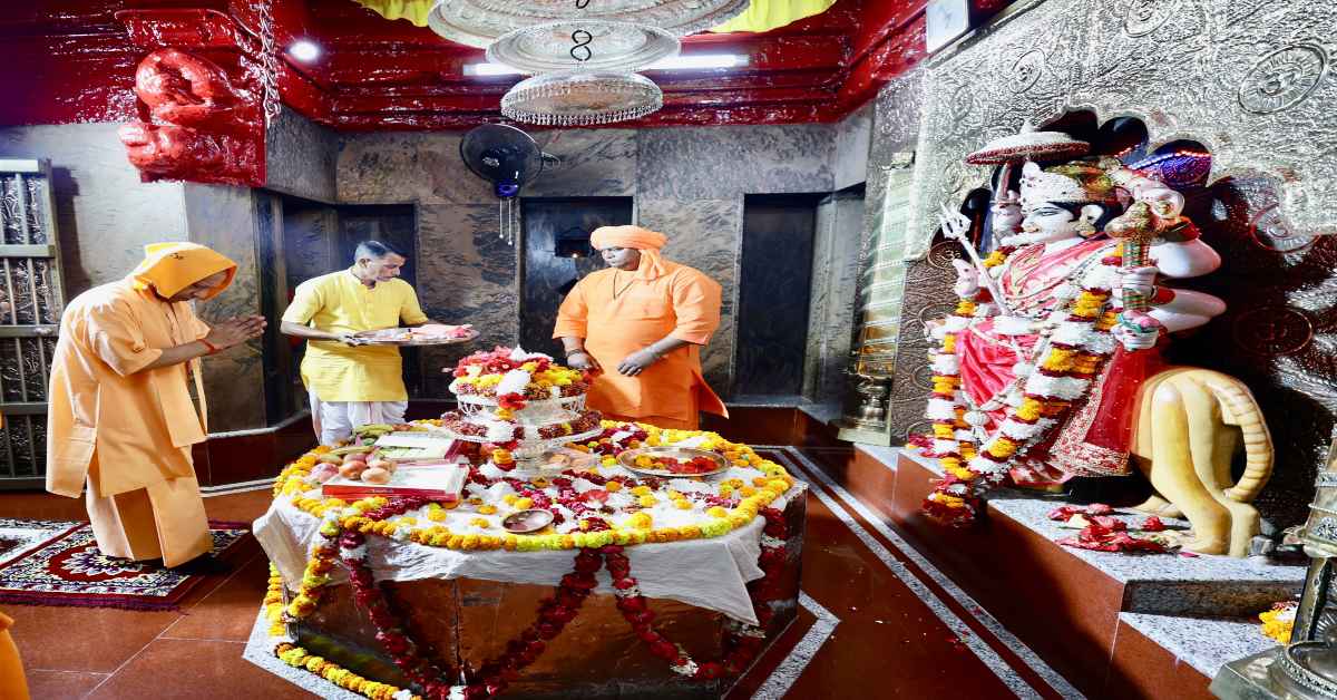 CM योगी ने मां पाटेश्वरी की शरण में पहुंचकर किए दर्शन, पूजन कर स्वस्थ-समृद्ध उत्तरप्रदेश के लिए की कामना