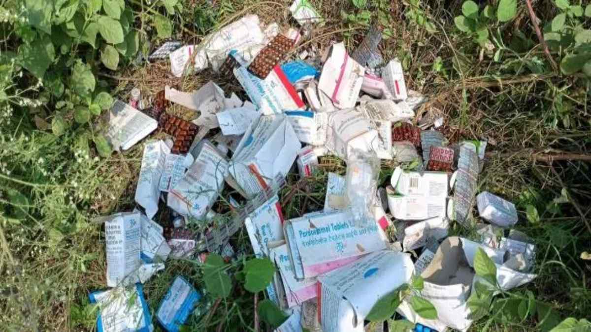 गजपति के मोहना स्वास्थ्य केंद्र के पास फेंका मिला सरकारी दवाइयों का ढेर, जांच शुरू …