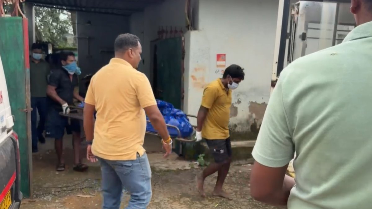 CG Crime News: पति ने की पत्नी की बेरहमी से हत्या, सिर और धड़ अलग-अलग मिले, बदबू से खुला राज