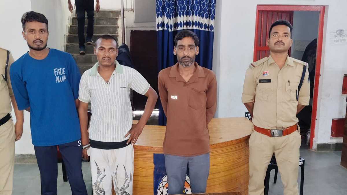 रास्ता रोककर आंखों में झोंका मिर्च पाउडर, युवक से की लूटपाट की कोशिश, तीन आरोपी गिरफ्तार