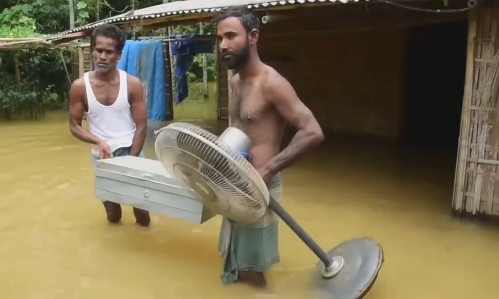 असम के 11 जिले बाढ़ की चपेट में, अब तक 41 की गई जान; 6.50 लाख से अधिक लोग प्रभावित, बचाव में उतरी सेना