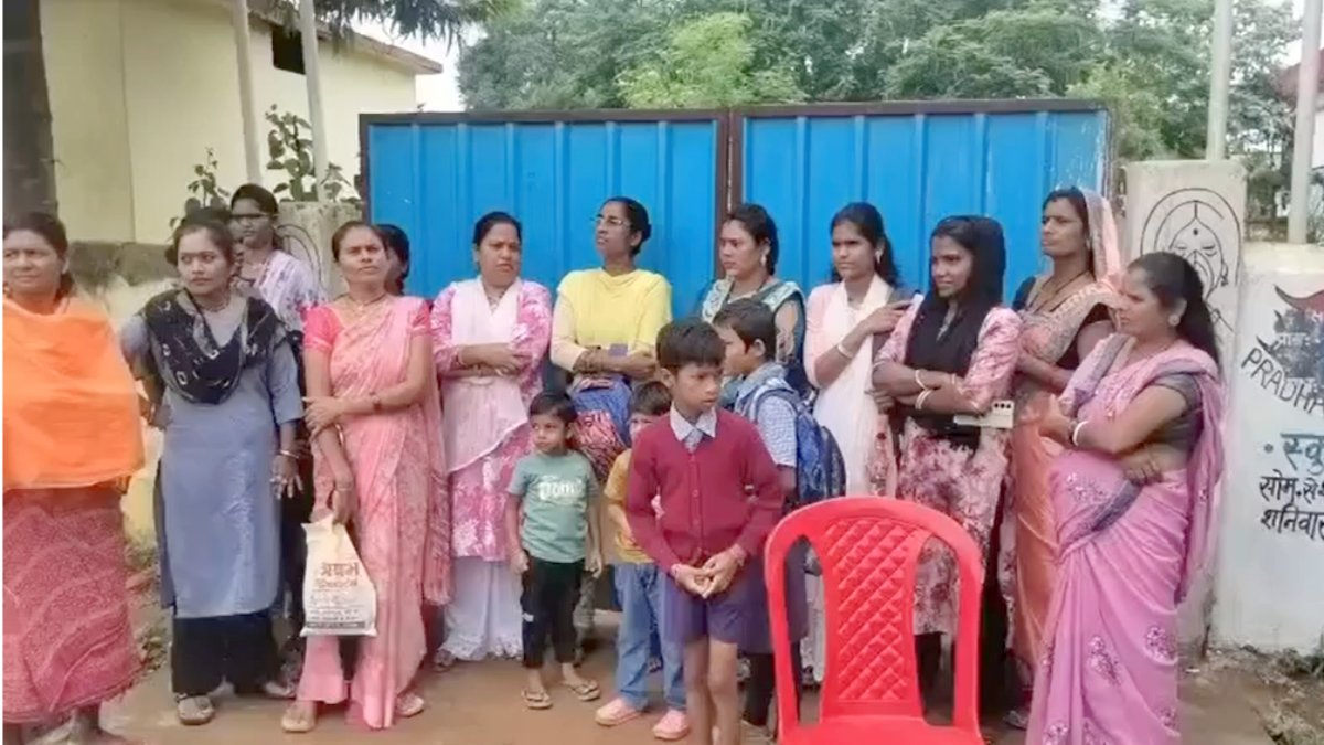 शिक्षकों की कमी से नाराज पालकों ने पीएमश्री स्कूल में जड़ा ताला, व्यवस्था सुधारने की मांग