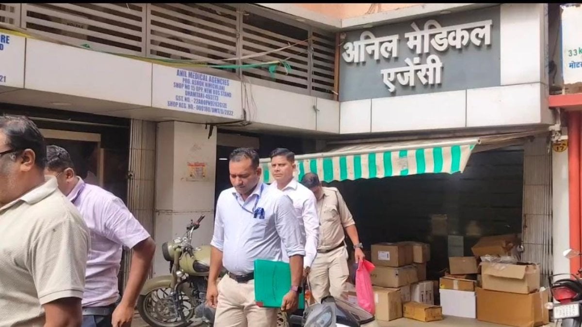 मेडिकल स्टोर में EOW की रेड, कई अहम दस्तावेज जब्त, जानिए पूरा मामला…