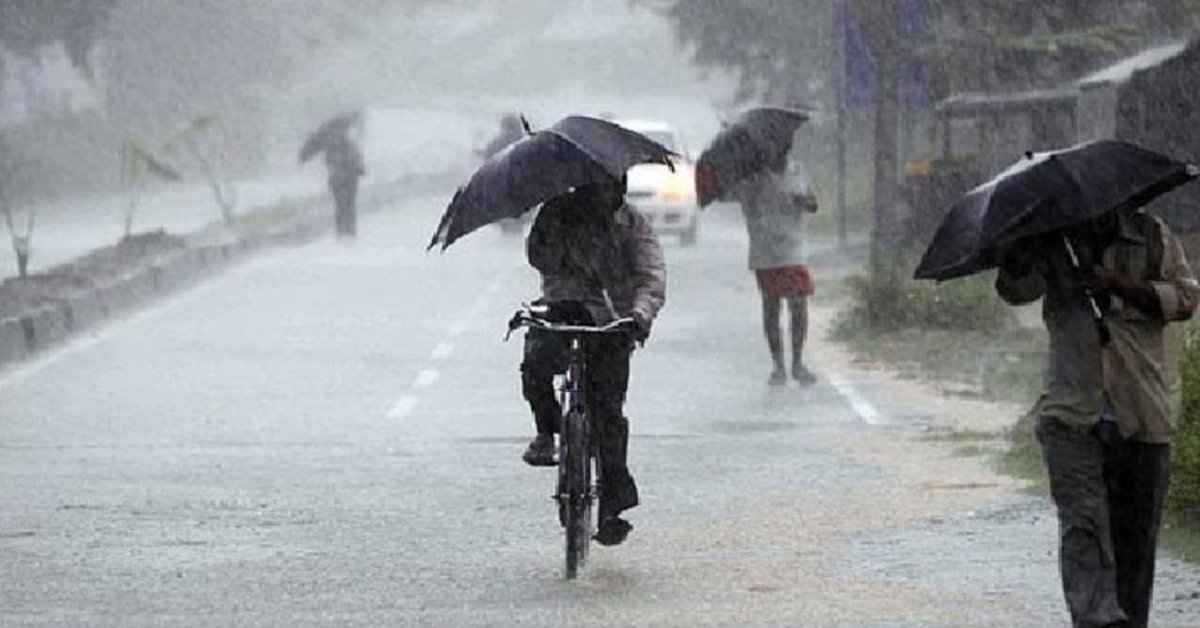 UP Weather Today: कई जिलों में बारिश और व्रजपात को लेकर अलर्ट जारी, जानिए कहां कैसा रहेगा मौसम का मिजाज…