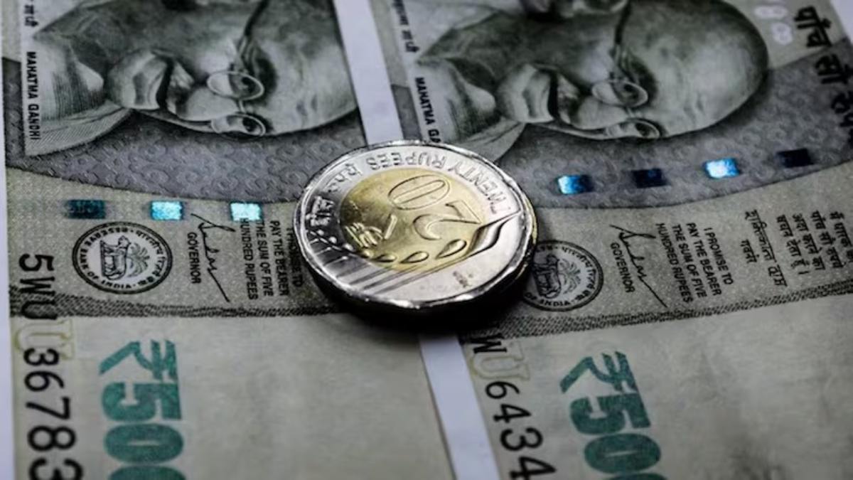 Small Savings Schemes : शेयर बाजार की टेंशन छोड़िए, इन स्कीम्स में मिलेगा 8.2% तक ब्याज, पैसा भी रहेगा सुरक्षित