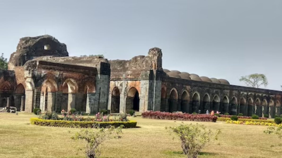 650 साल पुरानी मालदा जिले में स्थित अदीना मस्जिद के पास शिवलिंग स्थापित की योजना, मुस्लिम नेताओं ने आपत्ति दर्ज कराई