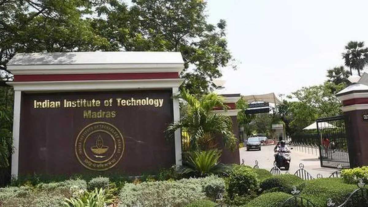 IIT Madras Cooling Technology : बिना मोटर और बिजली के ठंडे रहेंगे गैजेट्स! IIT मद्रास ने खोजी कमाल की Cool Tech