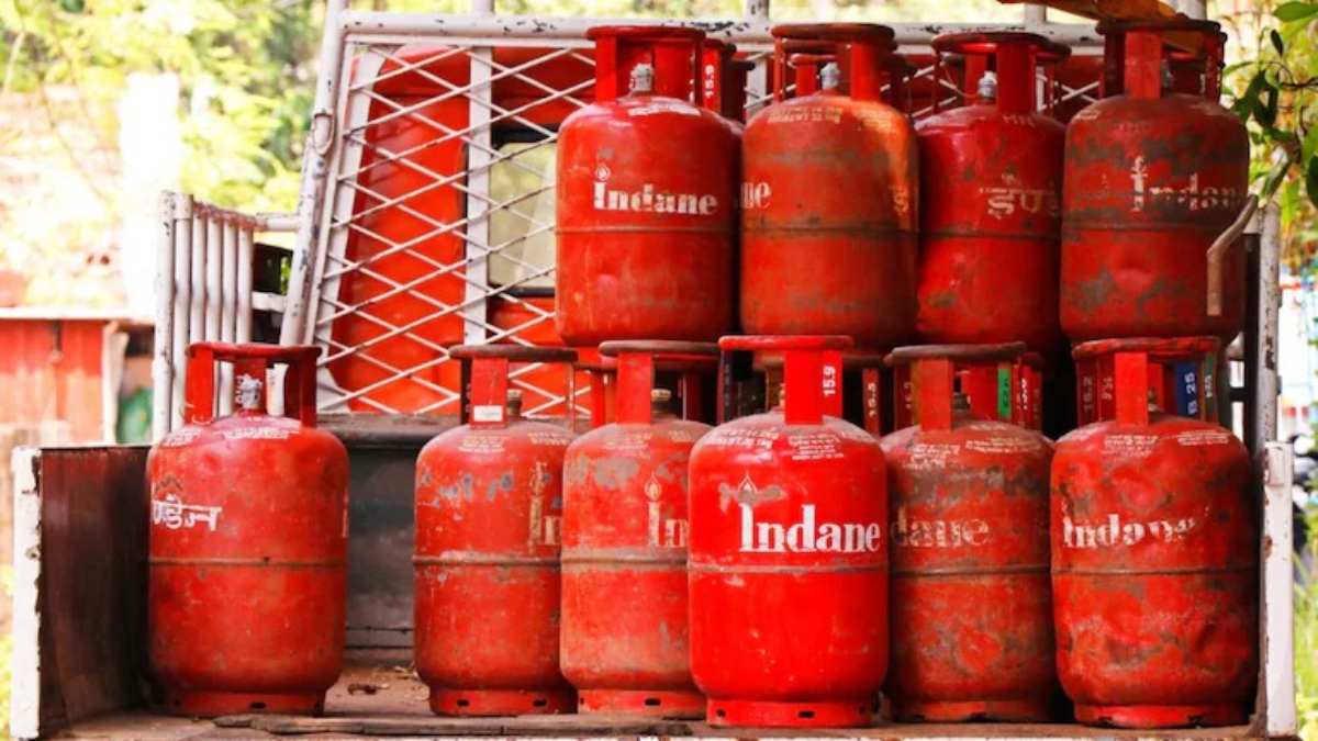 LPG Cylinder Price Today : 1 अगस्त से बदल सकते हैं LPG सिलेंडर के दाम, बुकिंग से पहले जरूर जान लें नया रेट