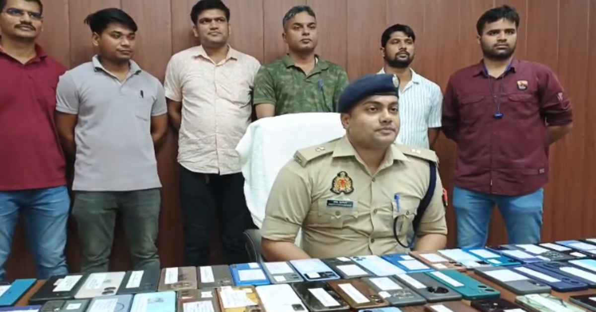 मायूस चेहरों पर लौटी मुस्कानः 35 लाख से अधिक के 111 फोन बरामद, खोया फोन पाकर लोगों के खिल उठे चेहरे