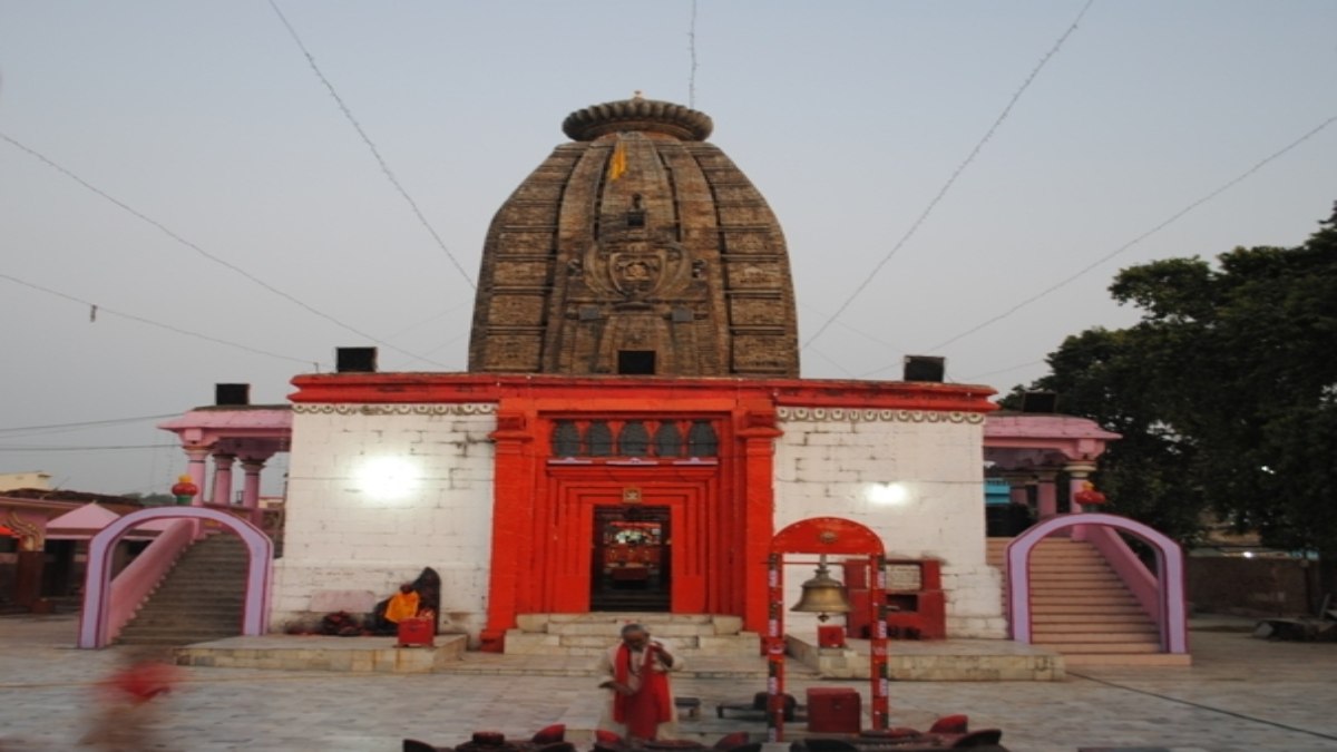 जहां सूर्य भी देता है ‘अस्त’ की ओर दर्शन, इस रहस्यमयी मंदिर में पूरी होती है सभी मनोकामना …