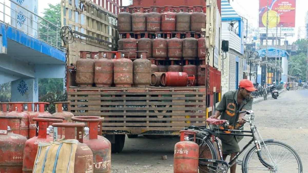 LPG Price Today Update : गैस सिलेंडर की कीमतों पर बढ़ी टेंशन, जानिए 29 जुलाई को आपके शहर में क्या हैं नए रेट