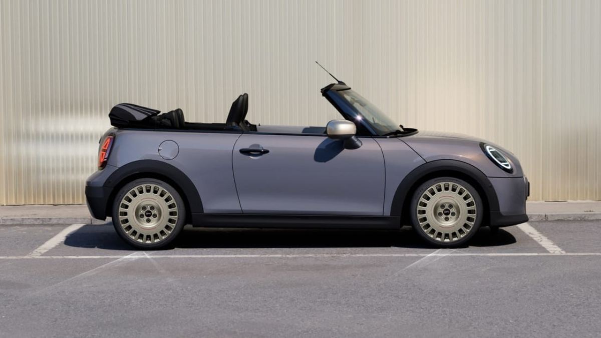हवा से बातें करेगी Mini की नई Cooper Convertible Stardust Edition, भारत में धमाकेदार एंट्री!