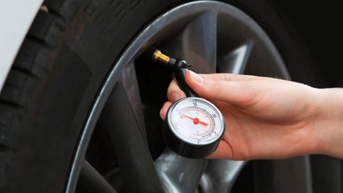 Monsoon Car Care : बारिश में कितना होना चाहिए कार के टायर का प्रेशर? जानिए सुरक्षित ड्राइविंग से जुड़े जरूरी टिप्स