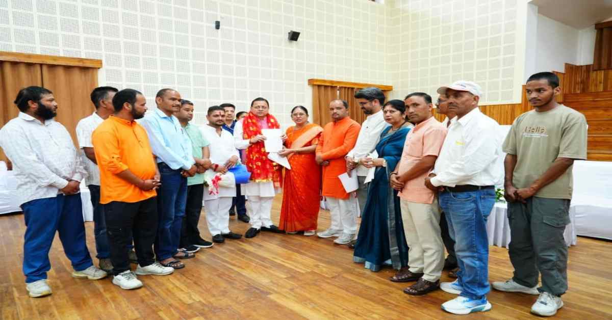 हर समस्या का समाधान होगा! कई क्षेत्र से आए लोगों से मिलकर CM धामी ने सुनी शिकायतें, अधिकारियों को दे डाली चेतावनी