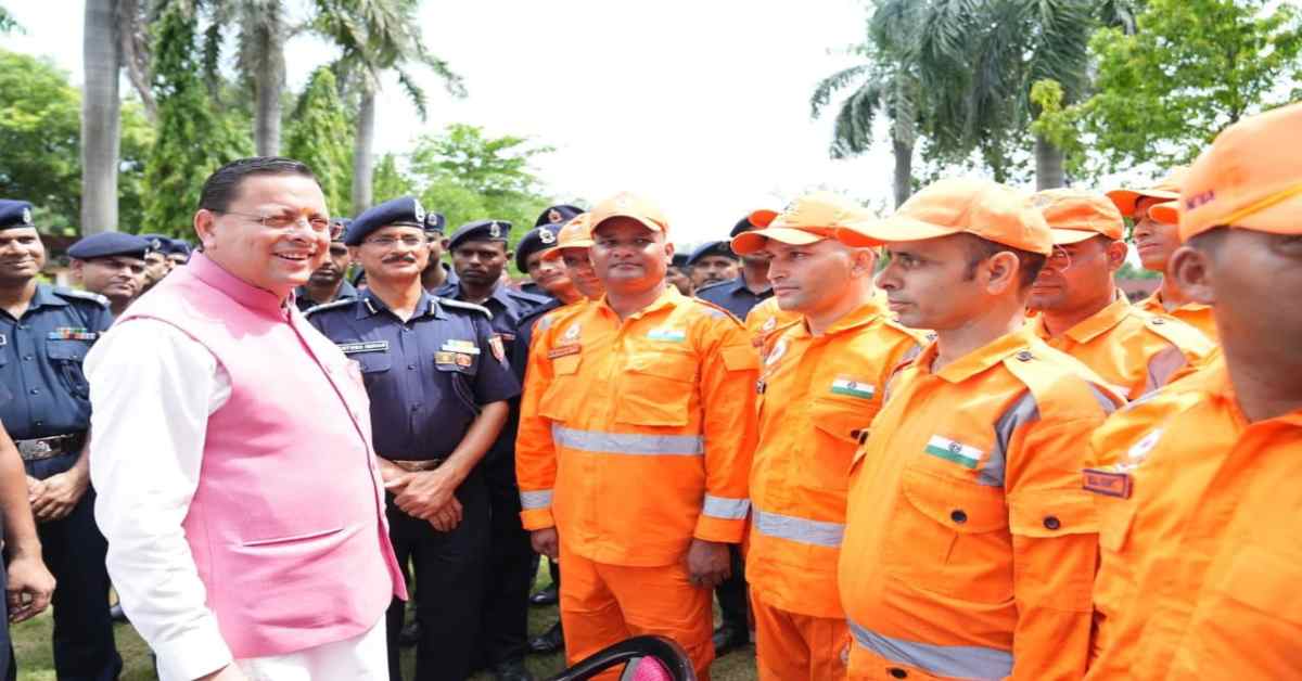 साहस, समर्पण और सेवा की सराहनाः NDRF बटालियन से CM धामी ने की मुलाकात, कहा- राज्य सरकार आपदा प्रबंधन तंत्र को…