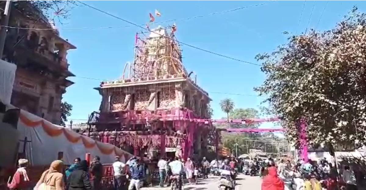 अचलेश्वर मंदिर की दान पेटी से निकलीं अनोखी अर्जियां, किसी ने सुंदर लड़कों को न देखने की खाई कसम, तो किसी ने खुद से बात करना बंद करने का लिया संकल्प