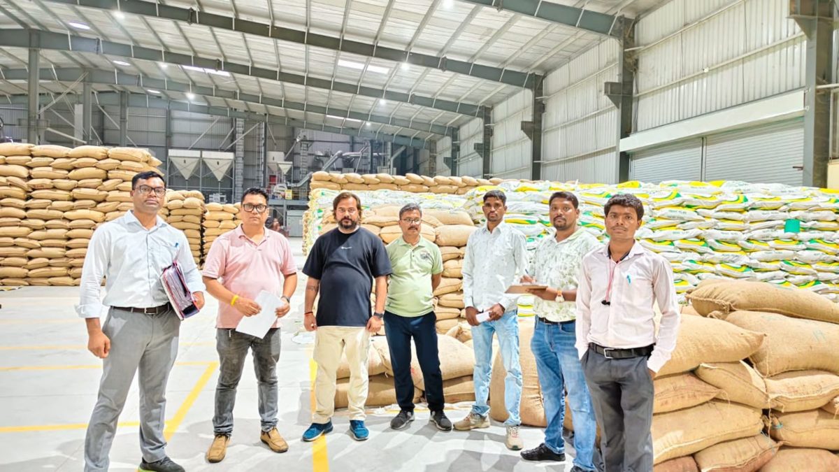 कृषि कंपनी पर बड़ी कार्रवाई : अनियमितता मिलने पर 75 हजार बोरी धान के विक्रय पर लगाई रोक, नोटिस जारी कर मांगा जवाब