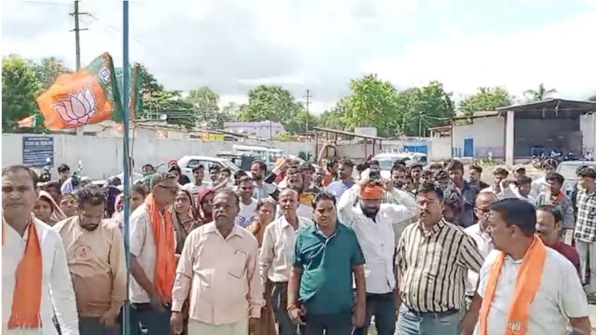 एल्डरमैन सूची पर भाजपा में बवाल : कार्यकर्ता सम्मेलन के बाहर भाजपाइयों ने किया हंगामा, जिलाध्यक्ष के खिलाफ मुर्दाबाद के लगाए नारे