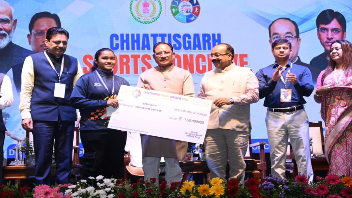 छत्तीसगढ़ स्पोर्ट्स कॉन्क्लेव: CM साय बोले- खेलों के विकास के लिए मील का पत्थर साबित होगा कॉन्क्लेव, खेलो इंडिया ट्राइबल गेम्स के पदक विजेताओं को दी प्रोत्साहन राशि