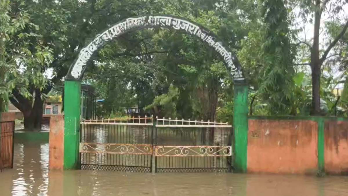 बारिश बनी आफत : स्कूलों में पानी भरने से छुट्‌टी घोषित, डीईओ ने जारी किया आदेश