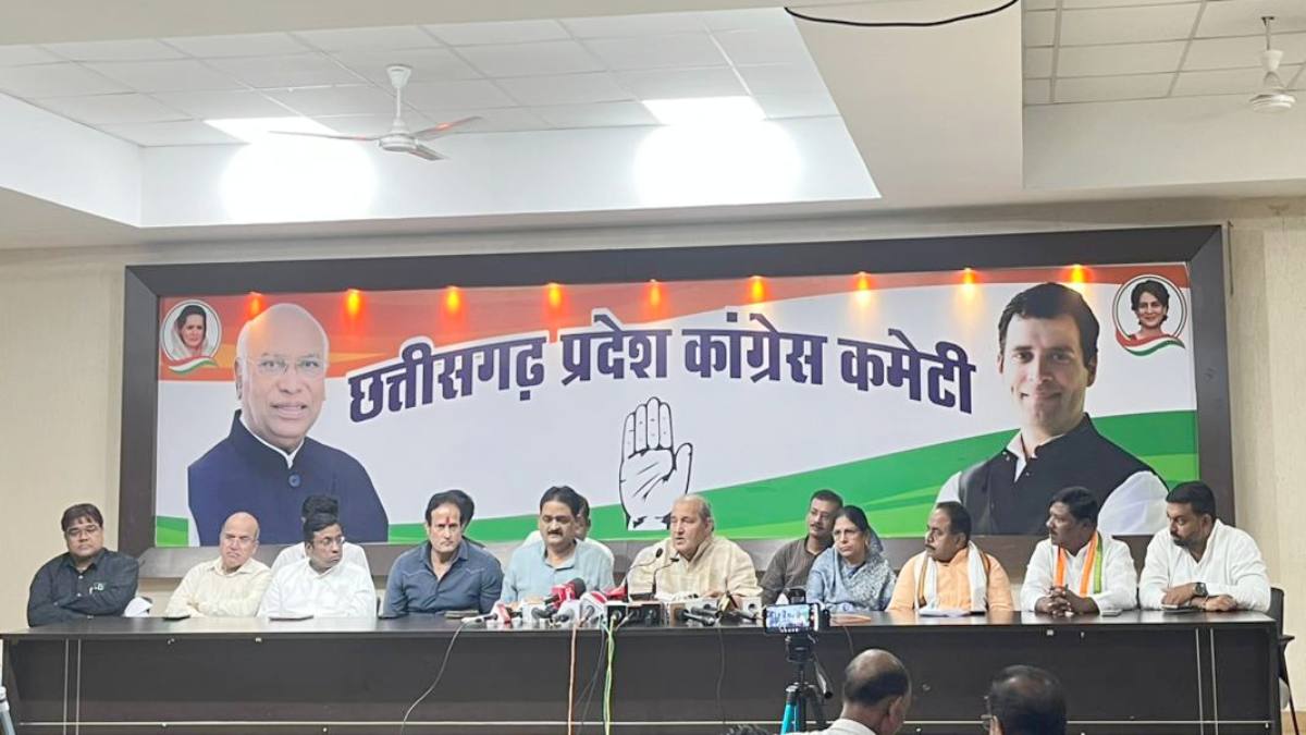 नकटी मामले में कांग्रेस जांच समिति की प्रेसवार्ता : 1931 का दस्तावेज दिखाते धनेंद्र साहू ने कहा – चारागाह पर ग्रामीणों का अधिकार, भू-माफियाओं के लिए हटाई गई बस्ती, आसपास के जमीनों पर भाजपा नेताओं का कब्जा