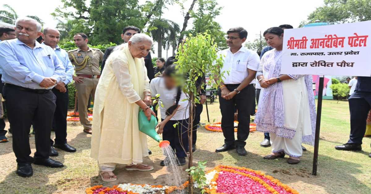 राज्यपाल ने जन भवन में किया सफेद चंदन का पौधरोपण, प्रकृति संरक्षण का दिया संदेश