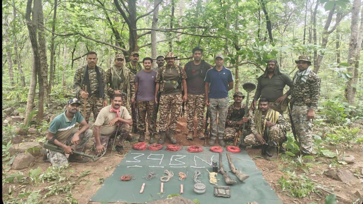 सुरक्षा बलों को मिली बड़ी कामयाबी, माओवादियों का हथियार-IED डंप बरामद