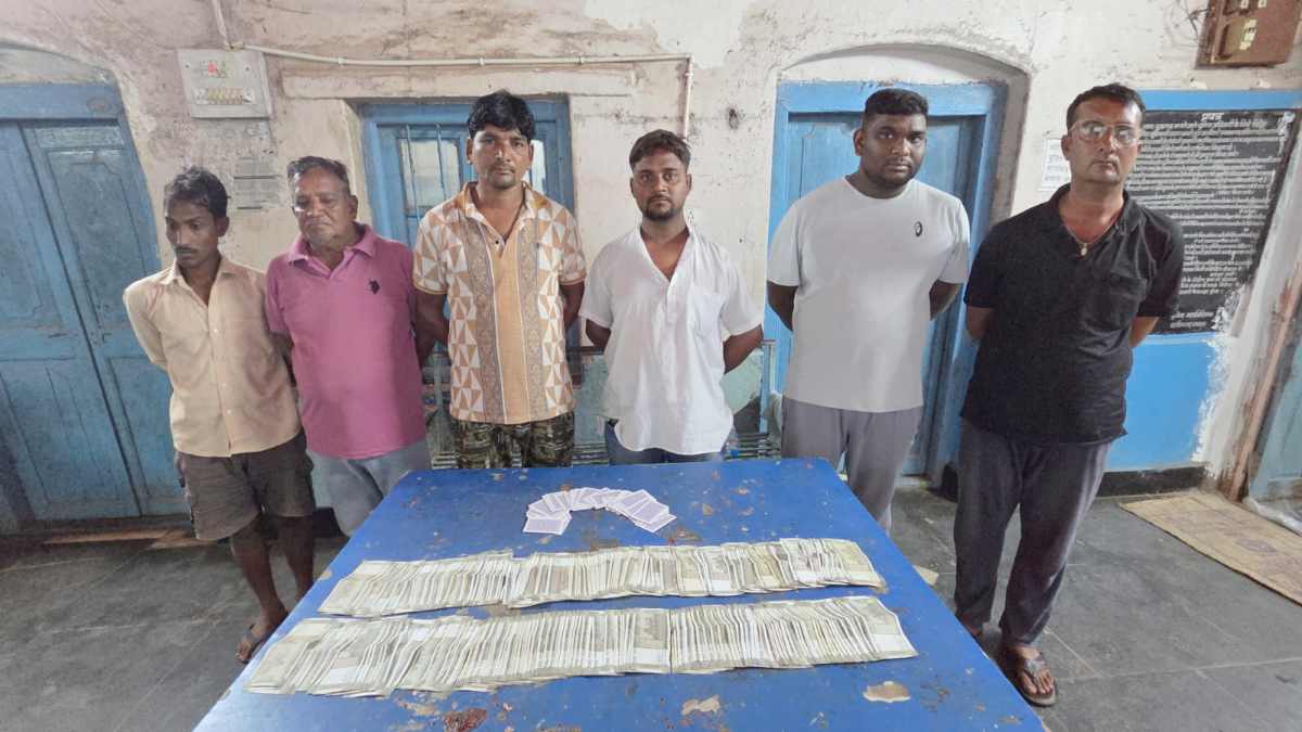 पुलिस की बड़ी कार्रवाई : जुआ खेलते 6 आरोपी गिरफ्तार, 1.92 लाख कैश बरामद