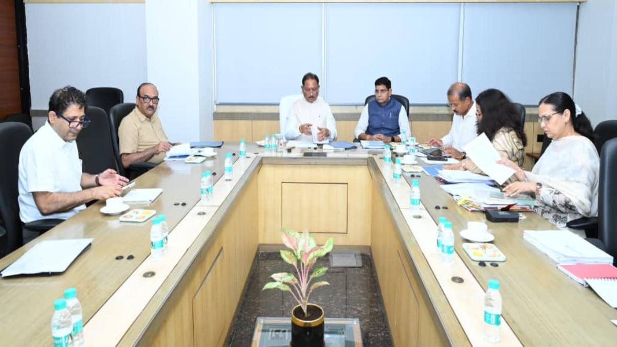 अब व्हाट्सएप पर मिलेगी बी-1, खसरा, ऋण पुस्तिका और भूमि संबंधी जानकारी, सीएम साय ने कहा – राजस्व मामलों में लापरवाही बर्दाश्त नहीं