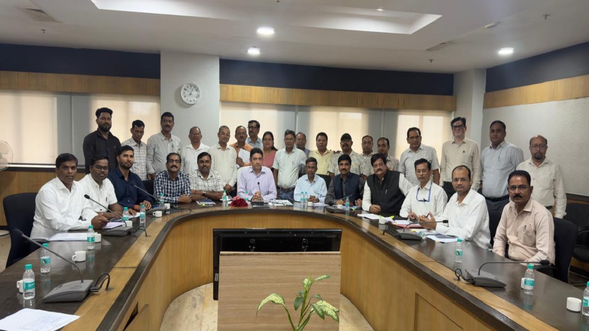 शासकीय सेवकों के लिए कैशलेस चिकित्सा योजना की तैयारी तेज, मंत्रालय कर्मचारी संघ ने दिए महत्वपूर्ण सुझाव