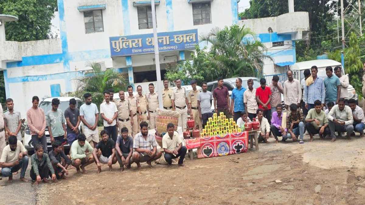 ऑपरेशन अंकुश : पुलिस ने जुए के 5 फड़ पर मारा छापा, 33 जुआरी गिरफ्तार, 57 हजार कैश, 7 चारपहिया गाड़ी और 5 गैस लाइट जब्त