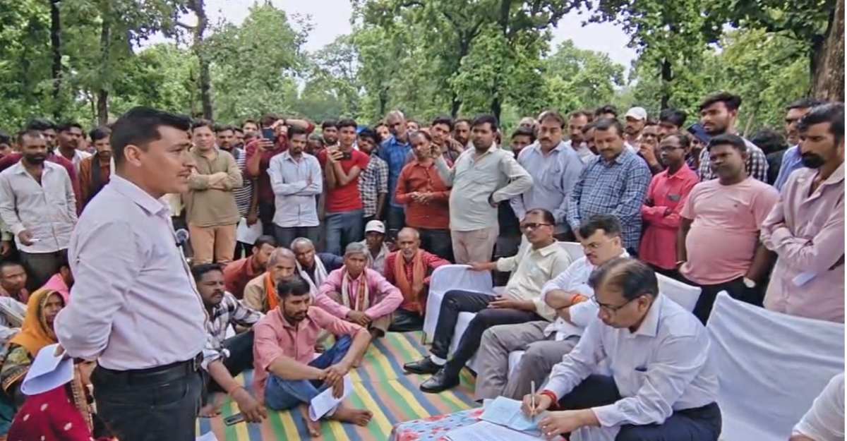 सिंगरौली कोयला रेलवे प्रोजेक्ट का विरोध: धारा-247 के तहत जमीन देना मंजूर नहीं, दूसरी बार विस्थापन और पेड़ों की कटाई पर भड़के ग्रामीण, आंदोलन की चेतावनी