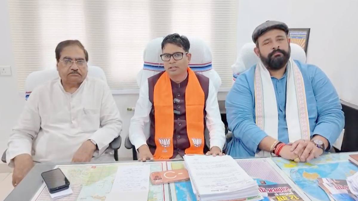 BJP सहयोग केंद्र में वित्त मंत्री ओपी चौधरी ने सुनी लोगों की समस्याएं, 100 से ज्यादा आवेदनों का किया तत्काल निराकरण