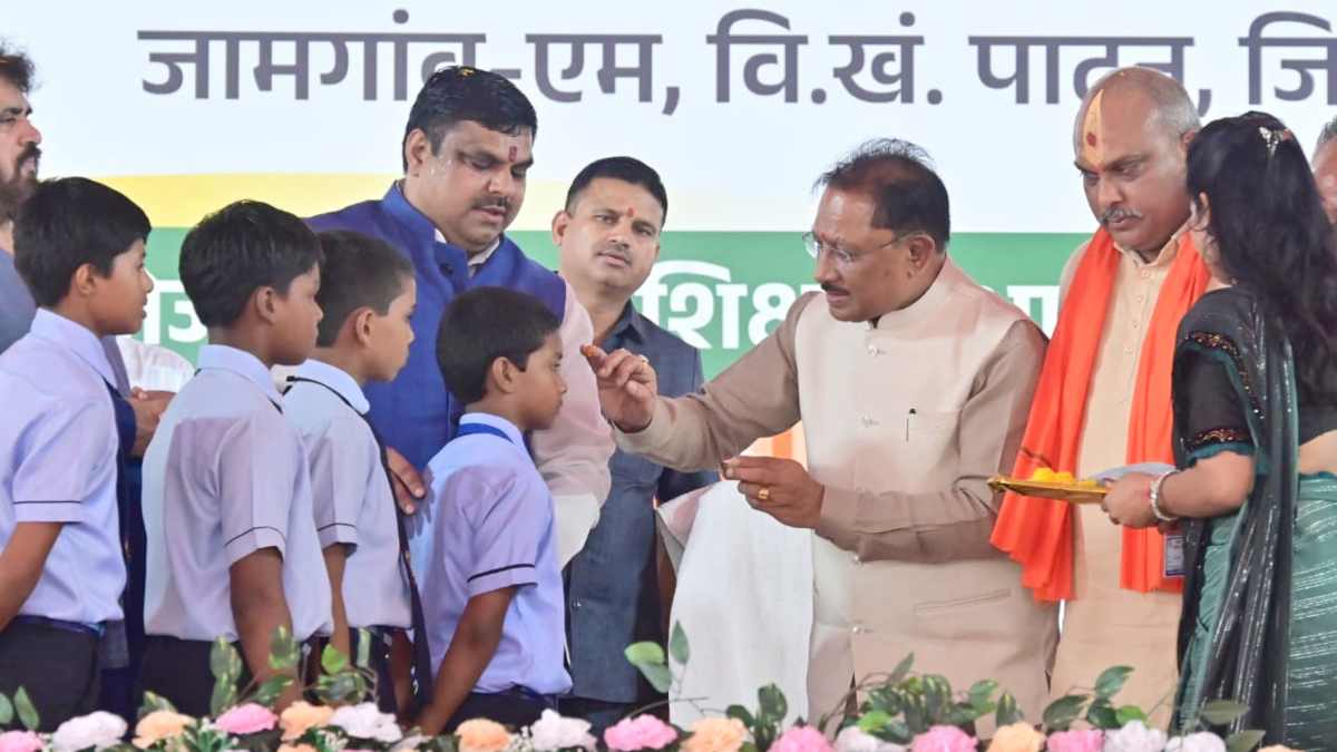 दुर्ग जिले को बड़ी सौगातें : सीएम साय ने की NEET-JEE के छात्रों के लिए छात्रावास, ऑडिटोरियम, एथलेटिक्स ट्रैक और आधुनिक कंपोजिट भवन की घोषणा